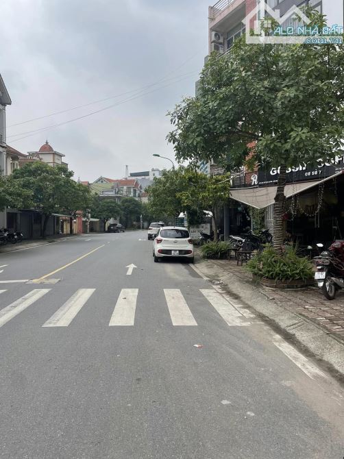 NHÀ LỘC NINH CHÚC SƠN SÁT ĐƯỜNG 6 HƠN 8 TỶ - 1