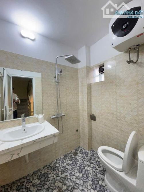 Nhà Đống đa, Xã Đàn, Ô chợ dừa, 28 m / 5 tầng / 5.65 tỷ - Đê la thành (nhỏ) vị trí cực đẹp - 1