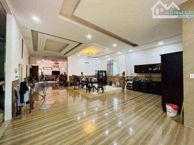 BIỆT THỰ SIÊU KHỦNG - SÂN VƯỜN, HỒ CÁ KOI, 1259m2 - 1