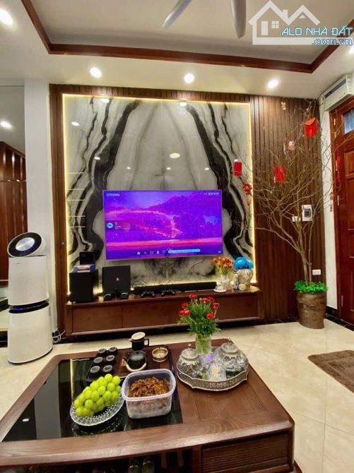 CẦN BÁN GẤP NHÀ SIÊU HIẾM BÁCH KHOA, GẦN O TÔ, 2 THOÁNG. DT 40M2* 5T. 13 TỶ. - 1