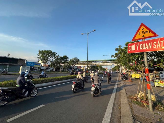 BÁN BIỆT THỰ SIÊU ĐẸP – NGAY GIGAMALL THỦ ĐỨC – NGANG KHỦNG 12M – SỔ VUÔNG VỨC - 1