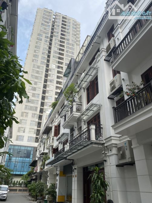 Cho thuê nhà liền kề Nguyễn Tuân, Thanh Xuân 90 mét, 5 tầng thông sàn - 1