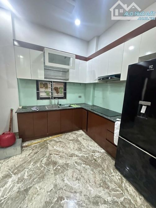 Bán Nhà Ngọc Lâm, Long Biên 33m2, 5T, chỉ 7,75 tỷ (Lô góc, ô tô đỗ cửa) - 1
