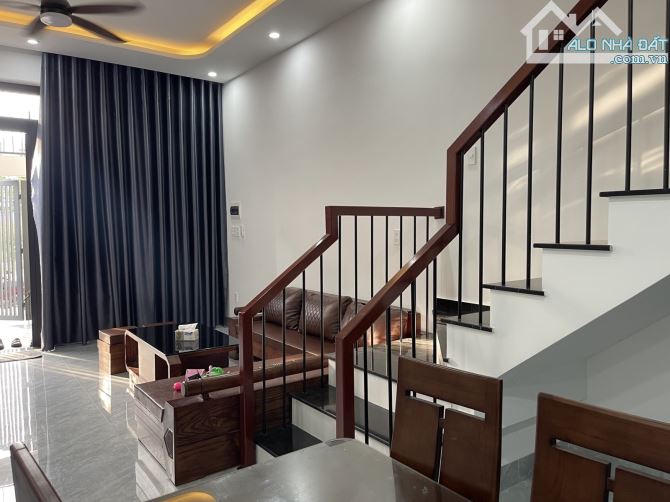 🏡 NHÀ ĐẸP 3 TẦNG GẦN MEGA MARKET – TT HÒA MINH – CHỈ XÁCH VALI VỀ Ở! Giá chỉ nhỉnh 5 Tý - 1