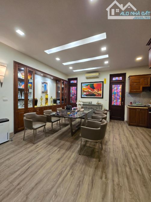 BÁN BIỆT THỰ VIP NHẤT PHỐ ĐỐC NGỮ - LIỄU GIAI - 115M2 - 5 TẦNG - MẶT TIỀN 5.5M - 38 TỶ - 1