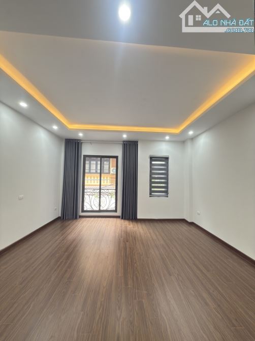 Hồ Tùng Mậu Mậu. 42m. 5tầng. Ngõ rộng thoáng sáng. Khu vực trung tâm. Nhỉnh 7 tỷ - 1