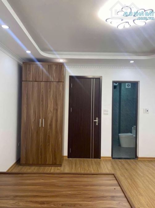 Cho thuê nhà Phố THẠCH BÀN, Long Biên 10,5 triệu, 5 tầng, 35 m, full NT, 3PN, Ô TÔ - 1