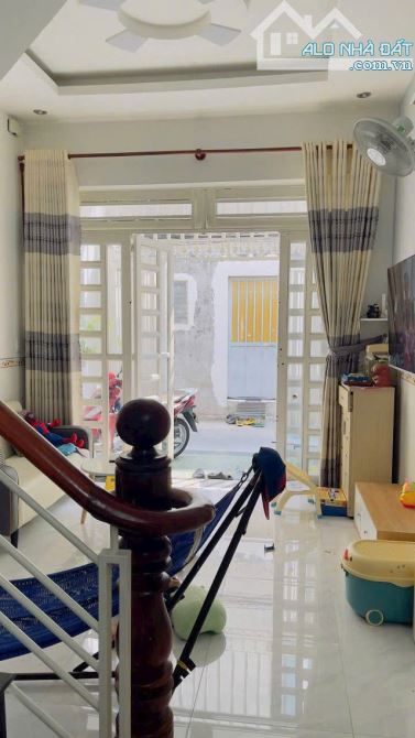 Nhà xinh xắn – đủ tiện nghi – có góc học tập Hello Kitty cho bé! - 1
