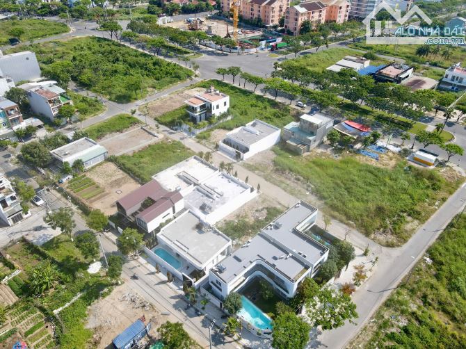 Bán căn Biệt thự 250m2 full nội thất đường Thành Vinh 3 dòng tiền hơn 100tr/tháng giá tốt - 1