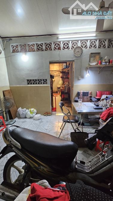 Bán nhà Mặt tiền Lạc Long Quân - gần Âu Cơ, DT: 5x15m, Cấp 4, 1 đời chủ, giảm 9 tỷ. - 1