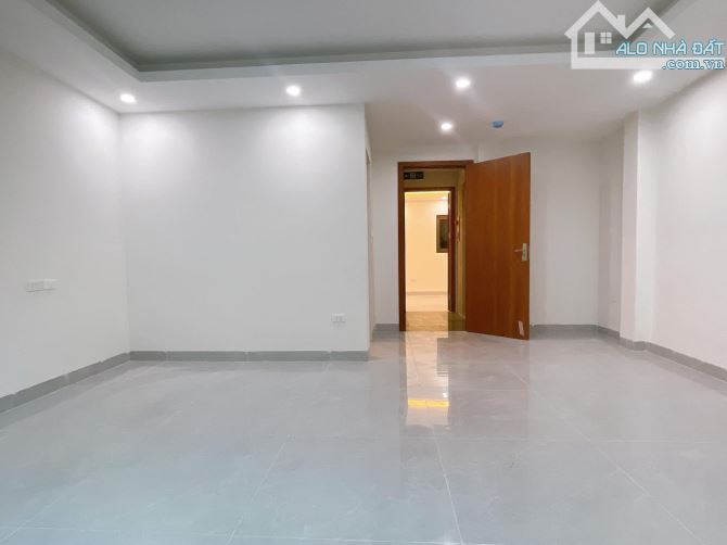 bán gấp nhà dòng tiền thu 70tr.thág phố xã đàn, quận đống đa, thang máy 60Mx7Tx5,6m 16 tỉ - 1