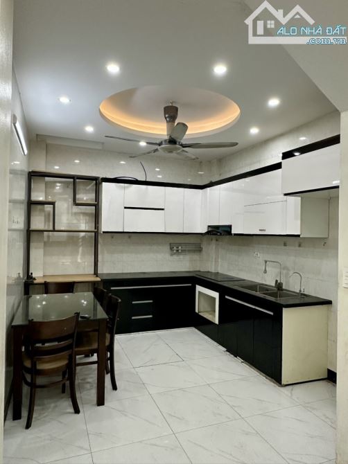 Nhà siêu hiếm ô tô tránh, vỉa hè rộng, thang máy, kinh doanh,40m, 9.8 tỷ. - 1