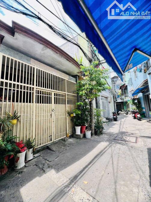 Bán nhà cũ Ni Sư Huỳnh Liên, Quận Tân Binh. 1 trệt 1 lầu 70m2 và giá 6,2 tỷ. Vị trí đẹp - 1