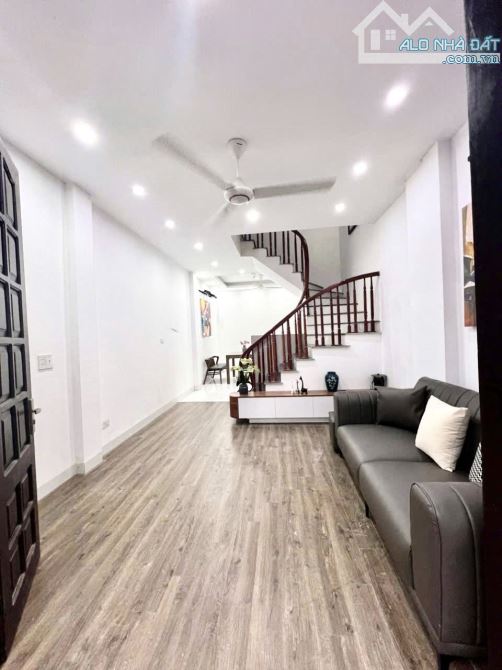 Oto tránh trước cửa - lô góc -  phố Tô Ngô Quyền - 40m2 - 4Tầng, MT 4m, Chỉ 9,99 Tỷ! - 1