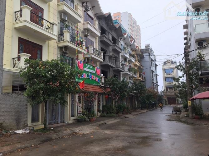 NHÀ LỘC NINH CHÚC SƠN SÁT ĐƯỜNG 6 HƠN 8 TỶ - 2