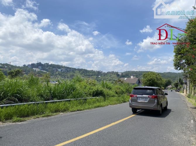 VỊ TRÍ NGHỈ DƯỠNG LÝ TƯỞNG lô đất mặt tiền Triệu Việt Vương P3 Đà Lạt view cáp treo . - 2