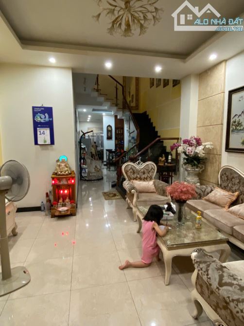 Biệt Thự hiếm hoi còn sót lại tại hẻm VIP Lê Văn Sỹ, DT 8 x 20m2. Hầm +3T - 2