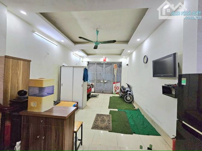 BÁN NHÀ DÂN XÂY CCMN - PHỐ HÀO NAM -LÔ GÓC-5TẦNG -DT 40 M2 – MT 4.8M-GIÁ CHỈ 9.5 TỶ - 2