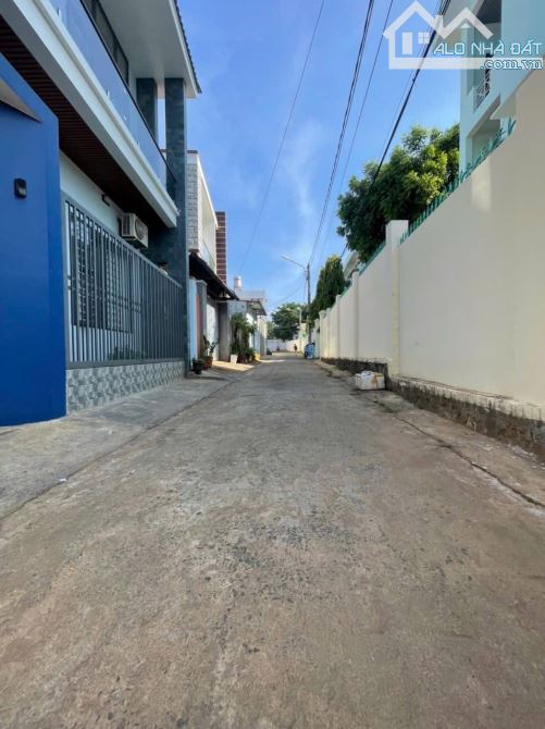 Nhà hẻm Bùi Hữu Nghĩa 5x18m full tc giá chỉ 2,65 tỷ - 2