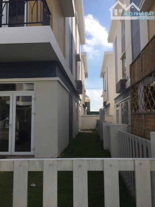 Biệt Thự 3 Lầu dự án Rosita Khang Điền phường Phú Hữu Quận 9, sổ hồng 176m 11,8 tỷ - 2