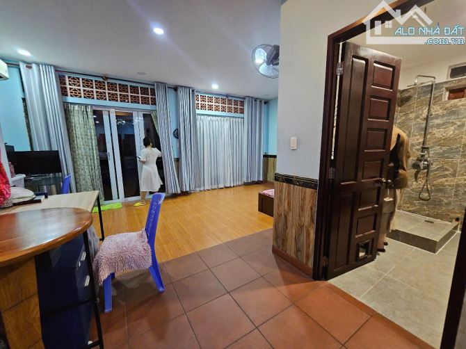Bán nhà MT Nguyễn Quý Đức Q.2 - 5x20m - 4 tầng - HĐT 50tr/tháng giá bán 32 tỷ. - 2