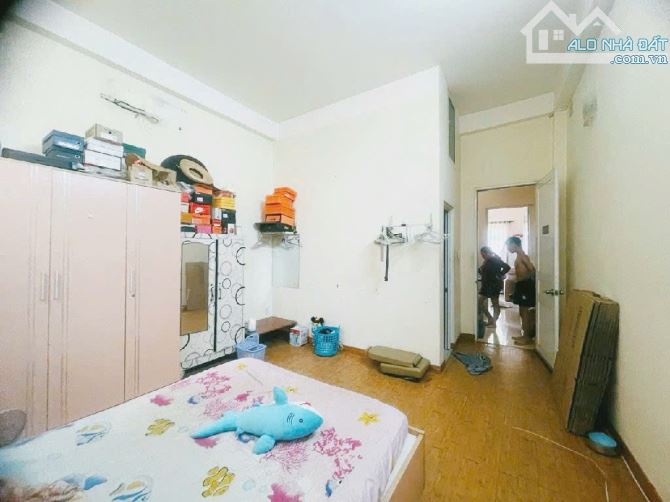 NHÀ ĐẸP - SÁT Q1 - GẦN CHỢ BÀ CHIỂU - 4 TẦNG ĐÚC - 68M2 - CHỈ 7,1 T.Ỷ - 2