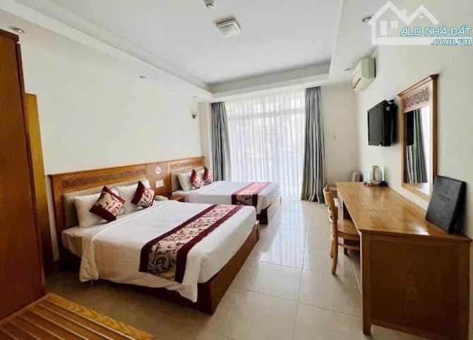 Cho thuê khách sạn khu Phố Tây gần biển Nha Trang - 2