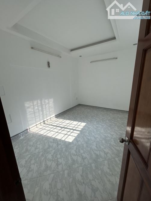 LÔ GÓC 2 MẶT TIỀN - Ô TÔ 7 CHỖ VÀO CỬA - KHU DÂN TRÍ CAO - AN NINH - YÊN TĨNH - 6.7 TỶ - 2
