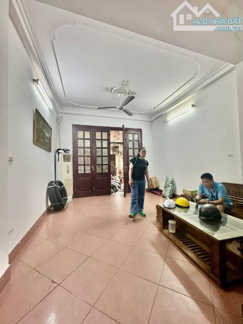 Bán nhà Trần Khát Chân, chợ Giời 56m2, 6T, MT 4.3m thang máy oto đỗ cửa, 20m ra phố. Hiếm!