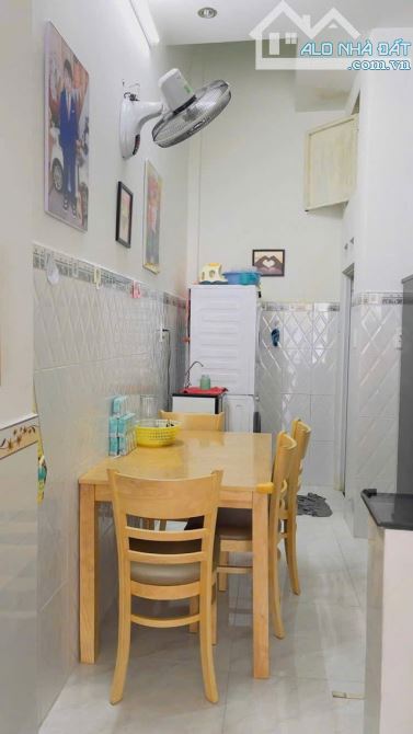 Nhà xinh xắn – đủ tiện nghi – có góc học tập Hello Kitty cho bé! - 2