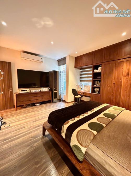 BÁN NHÀ LÔ GÓC-HOÀNG QUỐC VIỆT 33M X6T-NGÕ THÔNG-10M RA MẶT PHỐ-NHỈNH 7 TỶ - 2