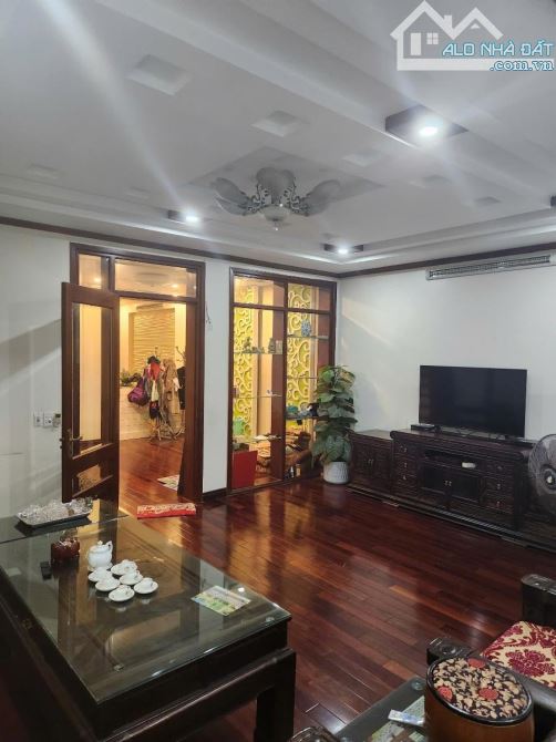 MẶT NGÕ TAM TRINH - NGÕ TO ÔTÔ TRÁNH, VÀO NHÀ - CÓ Ô CHỜ THANG MÁY - GIÁ 30 TỶ - 2