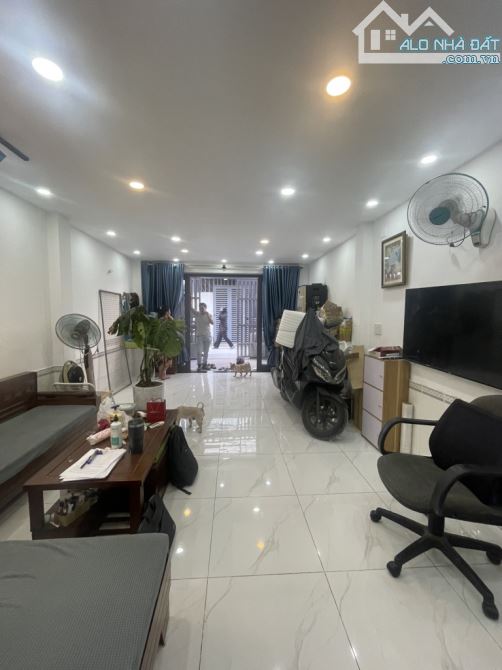 BÁN NHÀ 3 TẦNG KIÊN CỐ GẦN PHÚ MỸ HƯNG SỔ HỒNG RIÊNG - 2