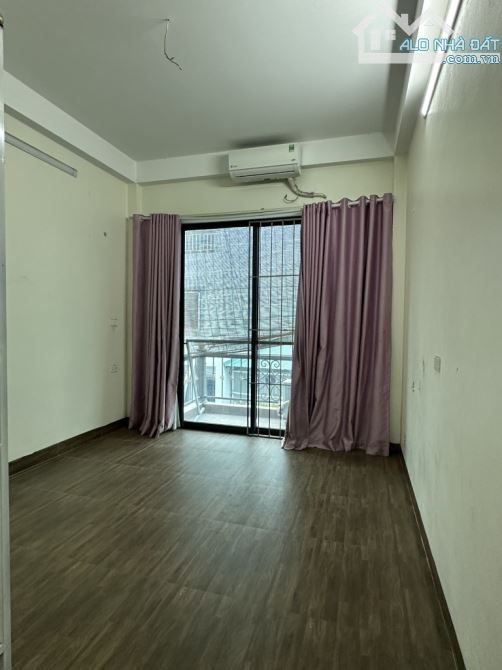 Nhà siêu hiếm ô tô tránh, vỉa hè rộng, thang máy, kinh doanh,40m, 9.8 tỷ. - 2