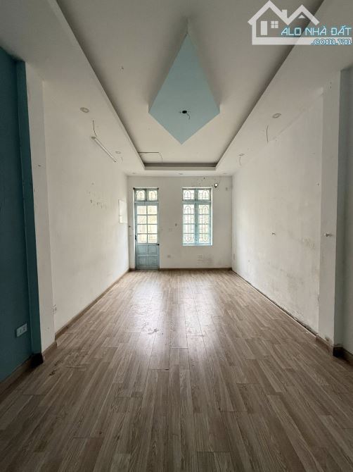 Siêu phẩm mặt phố Trung tâm Cầu Giấy 38m2, 5T, vỉa hè đá bong, kinh doanh tấp nập ngày đêm - 2