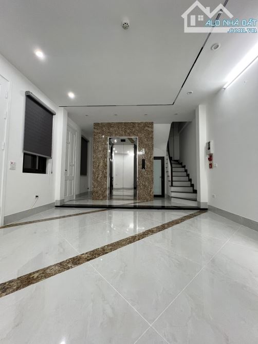 SIÊU PHẨM TRUNG KÍNH CẦU GIẤY 45M*6T NHỈNH 10 TỶ. LÔ GÓC, THANG MÁY, KINH DOANH. - 2