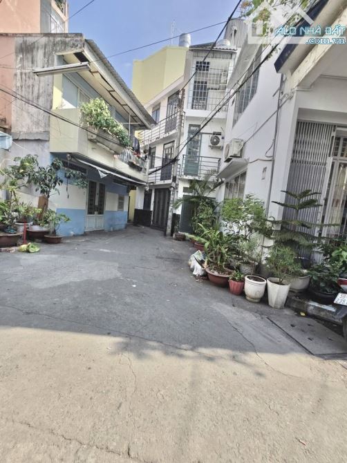 KHU PHAN XÍCH LONG - ĐOÀN THỊ ĐIỂM -  HẺM XE HƠI 5 NHÀ - 3 TẦNG 2 PN 3WC -  3.78 TỶ - 2