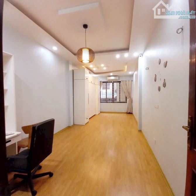 Khương Thượng - 42m2 - Giá 6,6 tỷ ( có thương lượng ) - Ô tô cách 20m - Ngõ thông Tam Khươ - 2