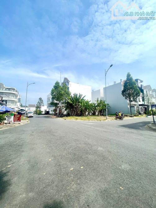 GIÁ MỚI, Bán nền góc 2MT KDC Nam long, ĐS 4&2  Đối Diện Chung Cư - 2