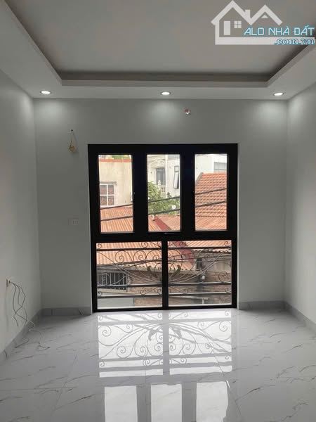 Căn nhà mặt đường thông, rộng 6m,gần Trịnh Văn Bô ô tô vào, xây đơn lập mỗi tầng 2 phòng - 3