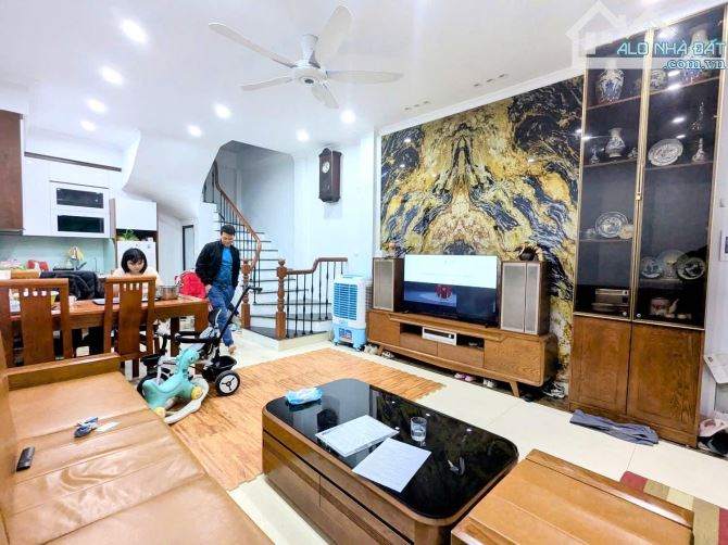 Định Công Thượng - 8 Tỷ - Nhà dân - Ô tô vào nhà - Mặt tiền bề thế - Full nội thất Vip. - 3