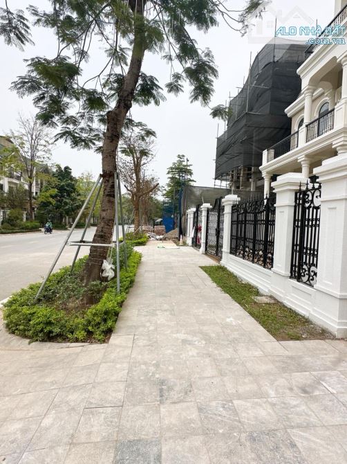 Siêu Vip! Bán Biệt Thự Tây Hồ Ciputra , View Công Viên - 319M2 - 4 Tầng - 12M Mt - Sẵn sổ - 3