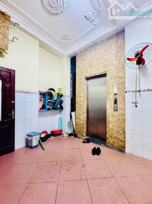 Bán nhà Trần Khát Chân, chợ Giời 56m2, 6T, MT 4.3m thang máy oto đỗ cửa, 20m ra phố. Hiếm!