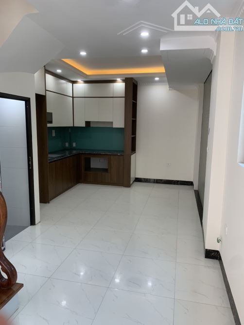 Bán nhà đẹp tại Đức Thượng gần ngã tư Trôi 4 tầng ô tô đỗ cửa lô góc chỉ 5 tỷ - 3