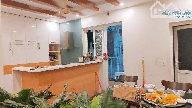 MẶT NGÕ TAM TRINH - NGÕ TO ÔTÔ TRÁNH, VÀO NHÀ - CÓ Ô CHỜ THANG MÁY - GIÁ 30 TỶ - 3