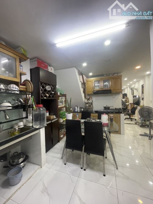 BÁN NHÀ 3 TẦNG KIÊN CỐ GẦN PHÚ MỸ HƯNG SỔ HỒNG RIÊNG - 3