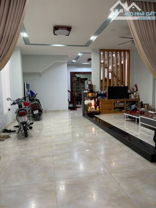 Bán nhà Biệt Thự 3 lầu MT đường Phạm Nhữ Tăng - 105.1m/2- 6m x 17.5m - 4PN 4WC F4 Q8 - 4
