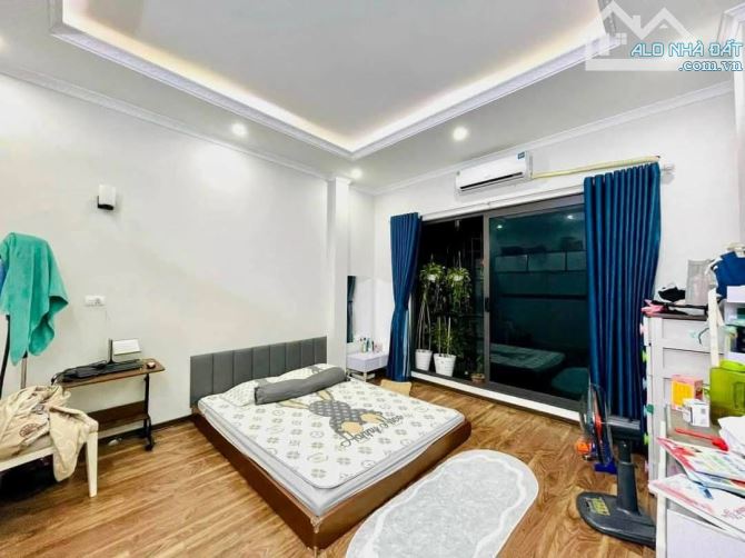 NHÀ NGÕ 603 LẠC LONG QUÂN DT52M2*5TẦNG NGÕ OTO THÔNG KD NHÀ MỚI DÂN XÂY Ở LUÔN. 13.6 TỶ