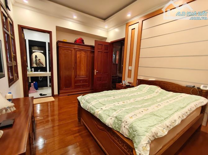 Bán nhà 4,5 tầng khu phân lô đường Lê Hồng Phong, sau lẩu dê Phượng Chi, dt 105m2, mt 7m - 4