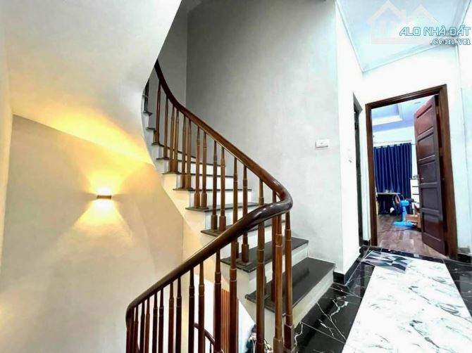 NHÀ NGÕ 603 LẠC LONG QUÂN DT52M2*5TẦNG NGÕ OTO THÔNG KD NHÀ MỚI DÂN XÂY Ở LUÔN. 13.6 TỶ